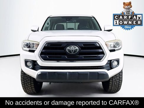 Used 2018 Toyota Tacoma SR5 AWD/4WD image 2