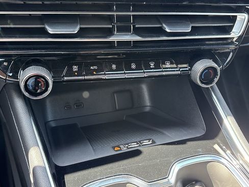 New 2026 Chevrolet Traverse High Country w/ LPO, Floor Liner Package AWD/4WD image 18