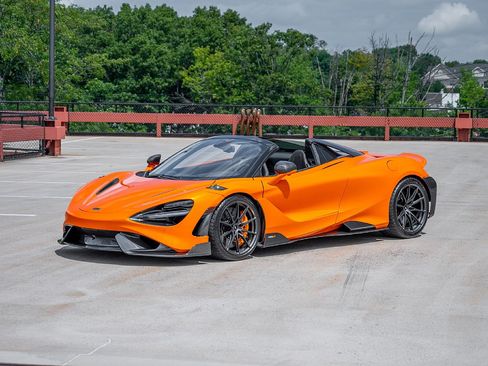 Used 2022 McLaren 765LT RWD image 1