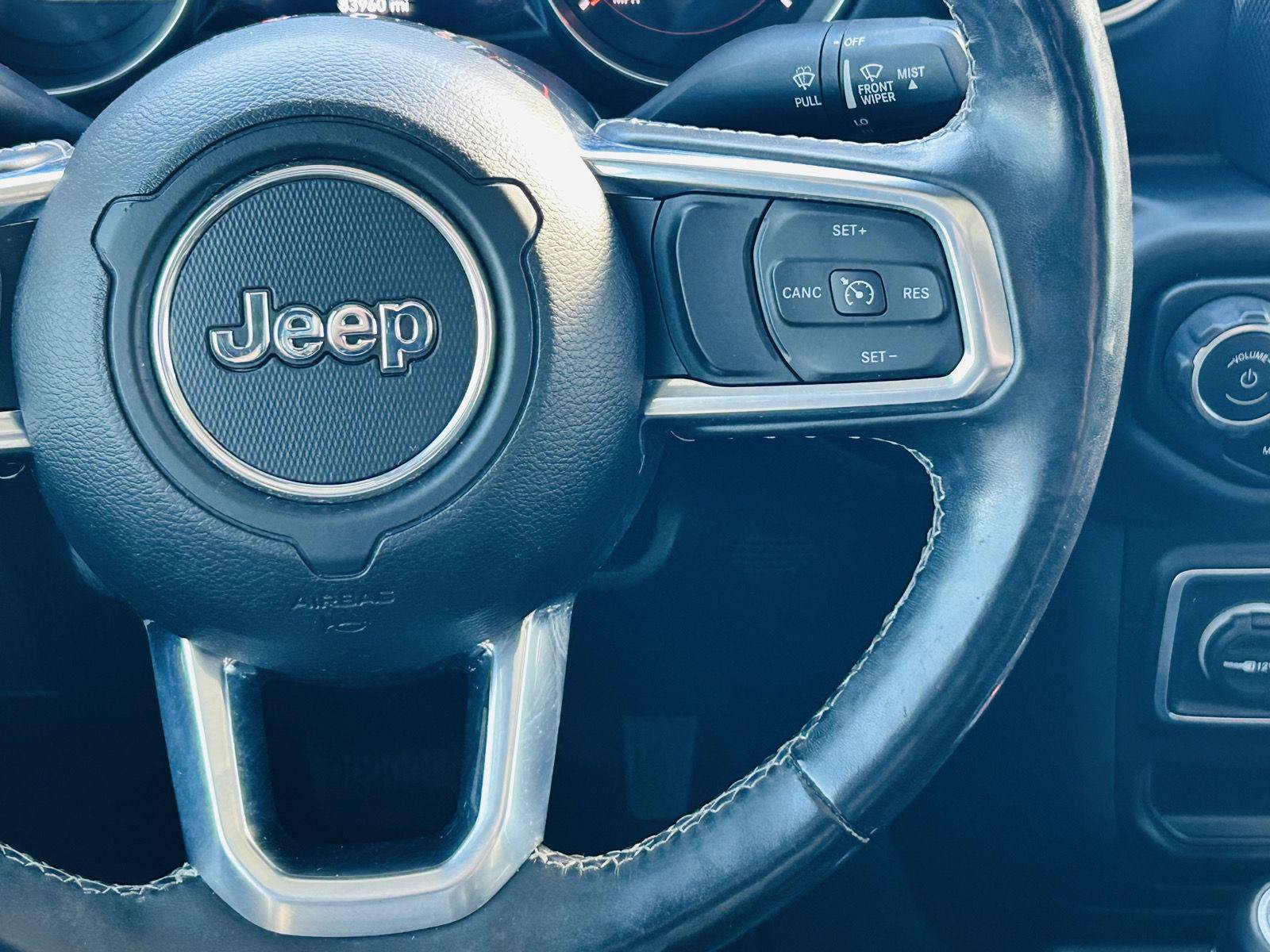 Used 2020 Jeep Gladiator Overland AWD/4WD image 14