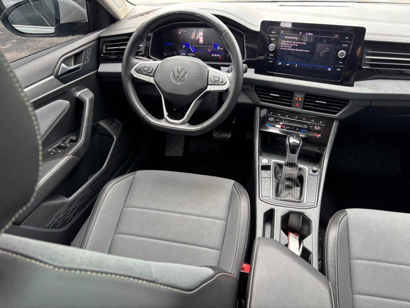Used 2025 Volkswagen Jetta SE w/ Sunroof Package FWD image 15