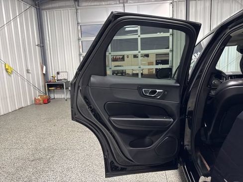 Used 2023 Volvo XC60 B5 Plus AWD/4WD image 16