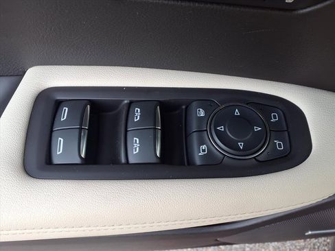 Used 2023 Cadillac XT6 Sport image 11