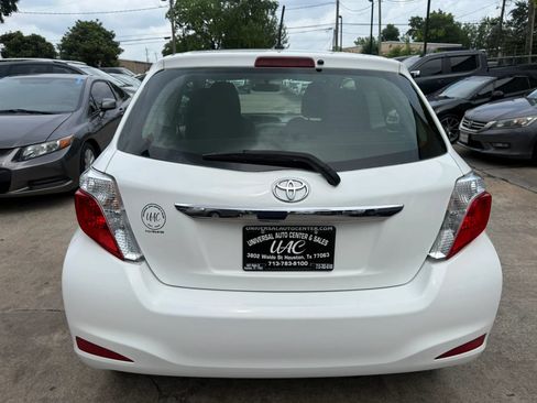 Used 2012 Toyota Yaris LE FWD image 6