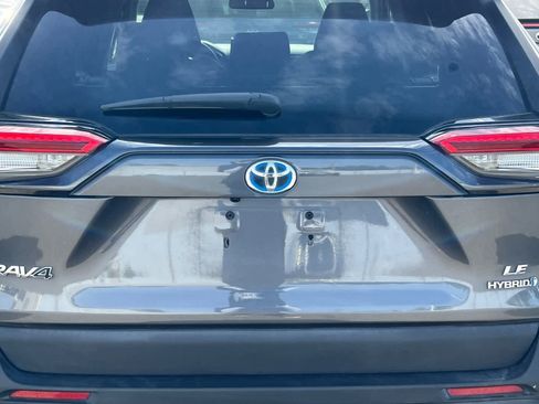 Used 2021 Toyota RAV4 LE AWD/4WD image 19