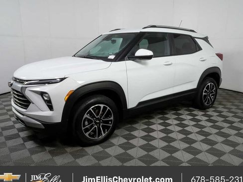 Certified 2025 Chevrolet TrailBlazer LT AWD/4WD image 2