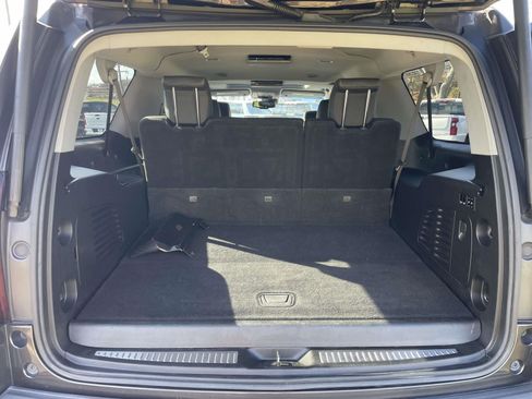 Used 2018 Chevrolet Suburban Premier image 18