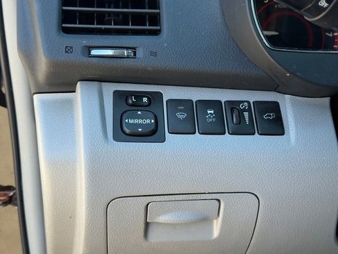 Used 2012 Toyota Highlander SE w/ Tow Pkg FWD image 18