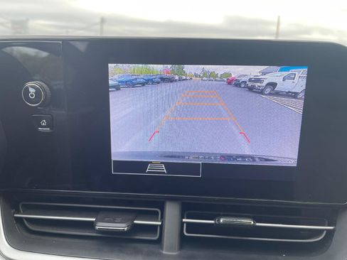 Used 2025 Chevrolet Trax LS image 13