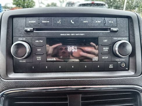 Used 2016 Dodge Grand Caravan SE FWD image 21