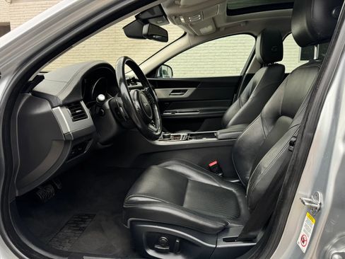 Used 2017 Jaguar XF Prestige RWD image 14