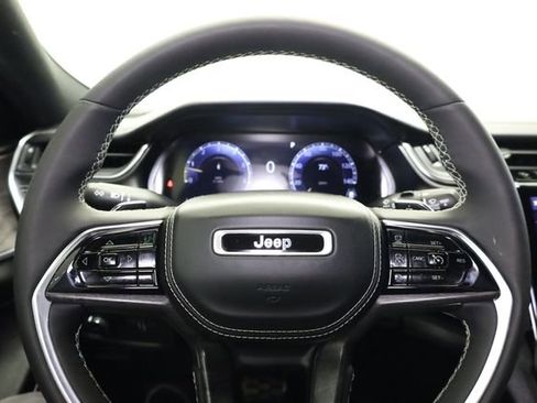 Used 2023 Jeep Grand Cherokee Overland AWD/4WD image 17