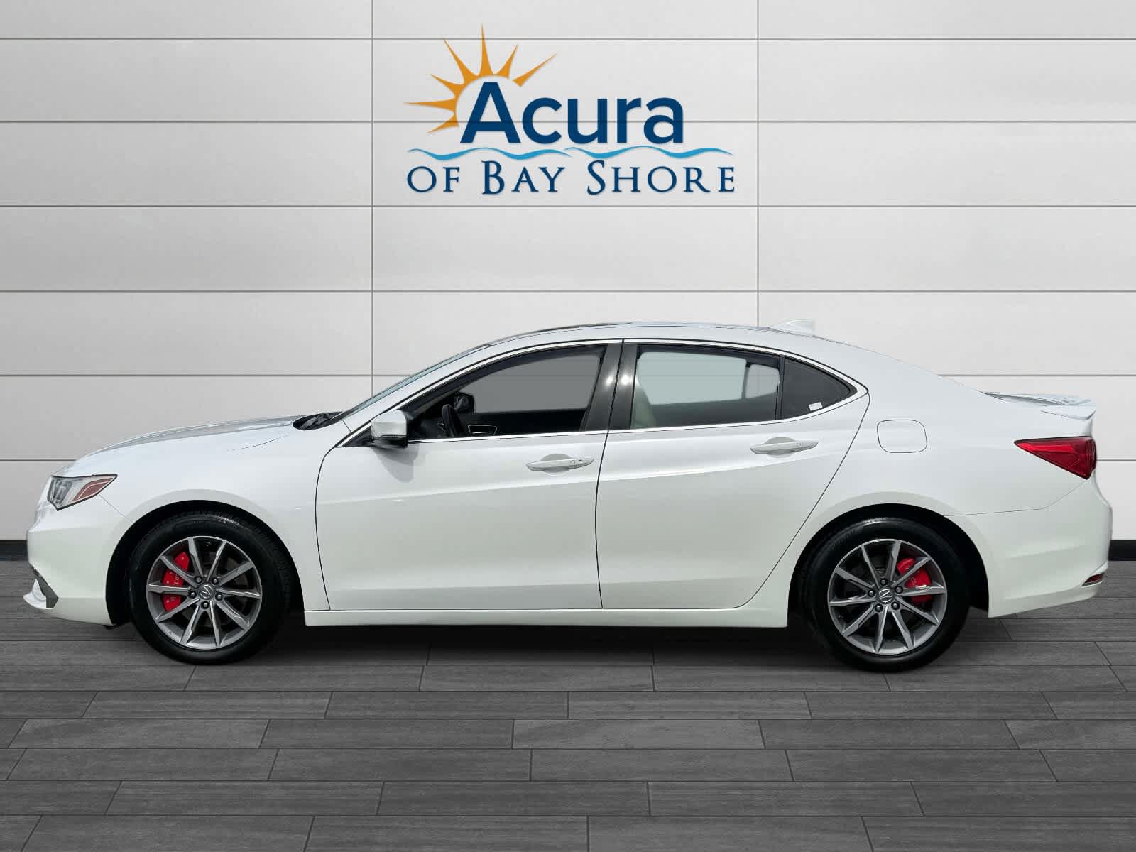 Used 2018 Acura TLX w/ Technology Package FWD image 4