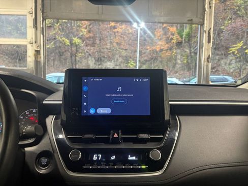 Used 2025 Toyota Corolla Cross LE image 18