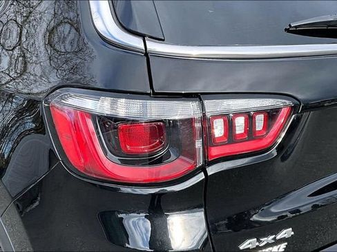 Used 2025 Jeep Compass Limited AWD/4WD image 29