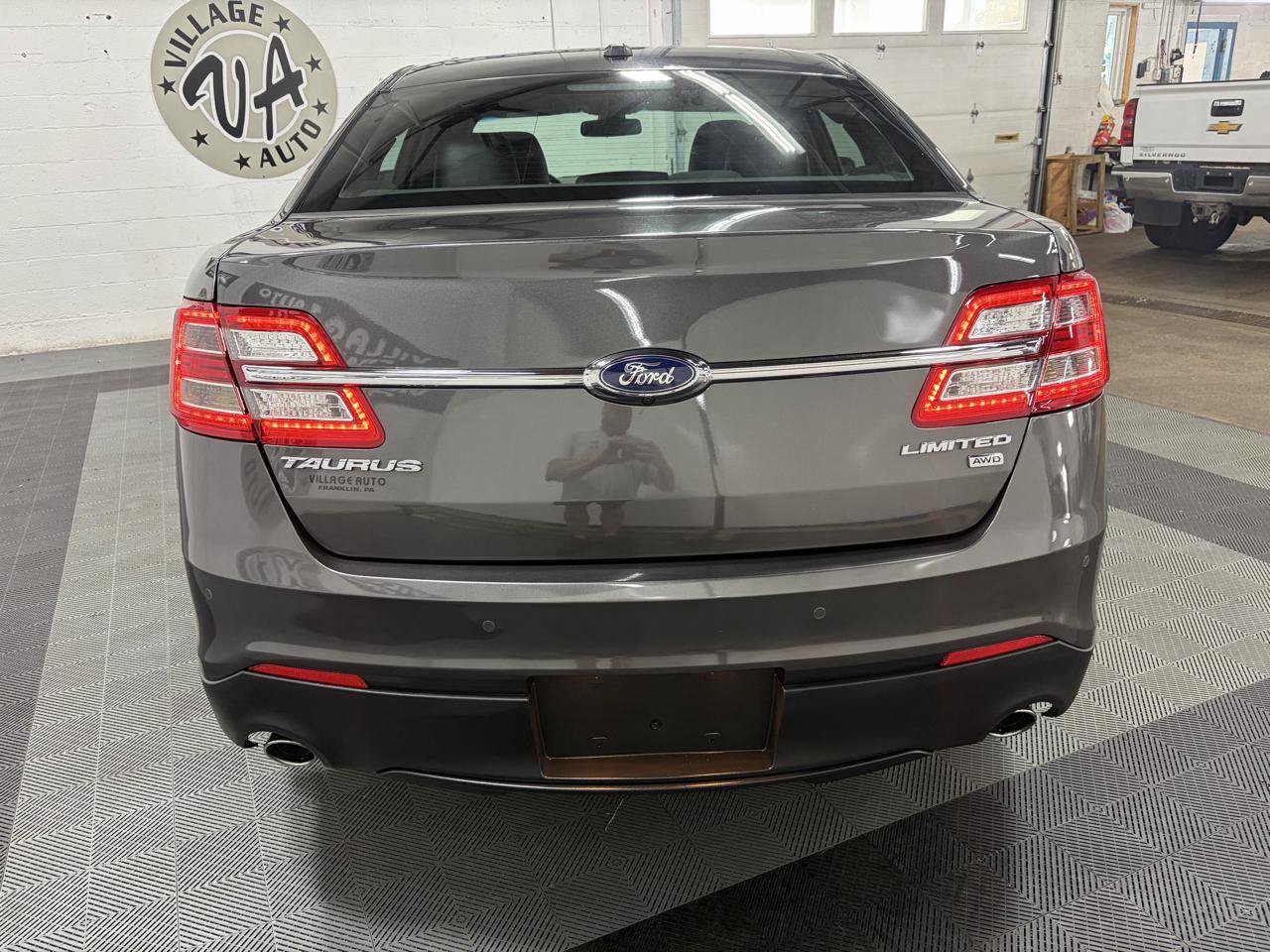 Used 2019 Ford Taurus Limited AWD/4WD image 4