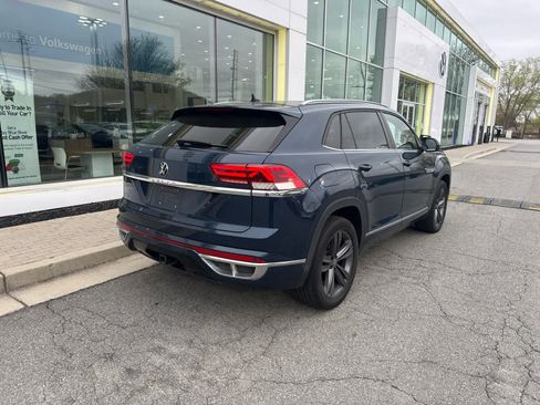 Used 2021 Volkswagen Atlas Cross Sport SE w/ Panoramic Sunroof Package image 7