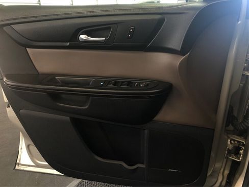 Used 2015 GMC Acadia SLT FWD image 16