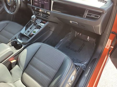 Certified 2024 Porsche Macan AWD/4WD image 19