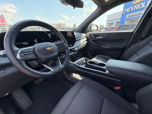 Used 2025 Chevrolet Equinox LT AWD/4WD image 11