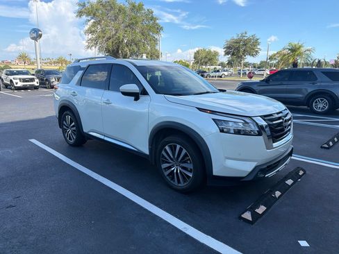 Used 2022 Nissan Pathfinder Platinum w/ Cargo Package FWD image 1
