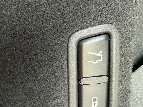 Used 2017 Maserati Levante image 34