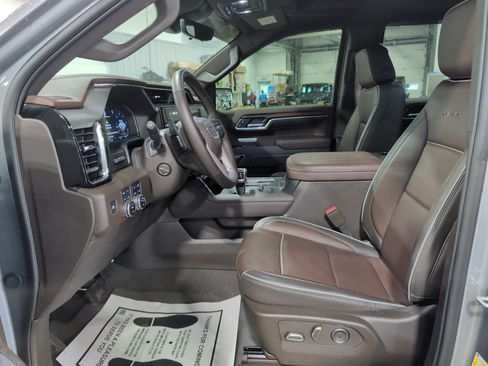 Used 2025 GMC Sierra 1500 Denali w/ Technology Package AWD/4WD image 8