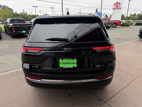 Used 2023 Jeep Grand Cherokee Limited AWD/4WD image 5