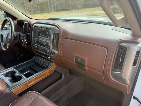 Used 2017 Chevrolet Silverado 1500 High Country image 23