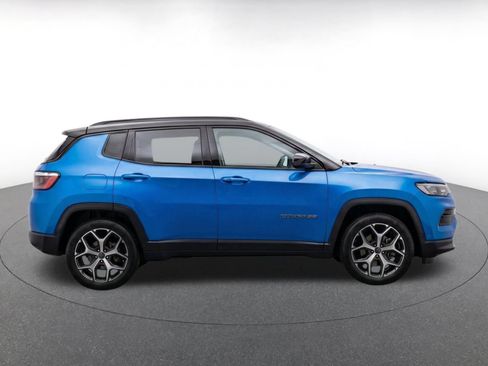 Used 2025 Jeep Compass Limited AWD/4WD image 10