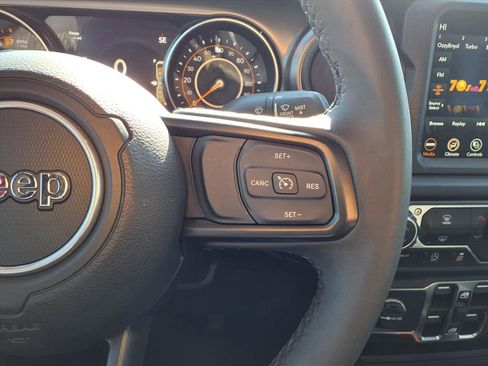 Used 2023 Jeep Gladiator Willys image 13