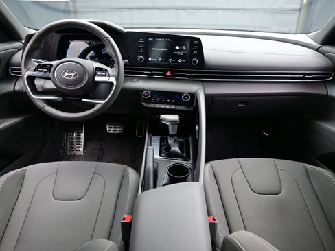 Certified 2025 Hyundai Elantra Sport FWD image 16