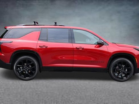 Used 2026 Chevrolet Traverse RS AWD/4WD image 2