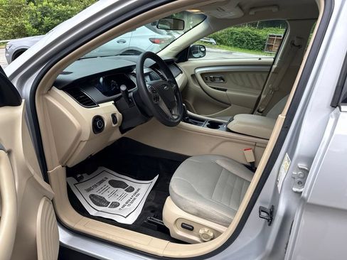 Used 2016 Ford Taurus SE FWD image 18