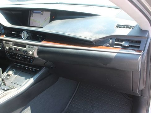 Used 2018 Lexus ES 350 w/ Luxury Package w/Wood Trim FWD image 29