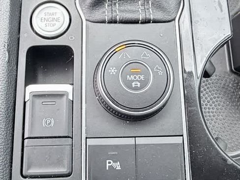 Used 2023 Volkswagen Atlas SEL AWD/4WD image 25
