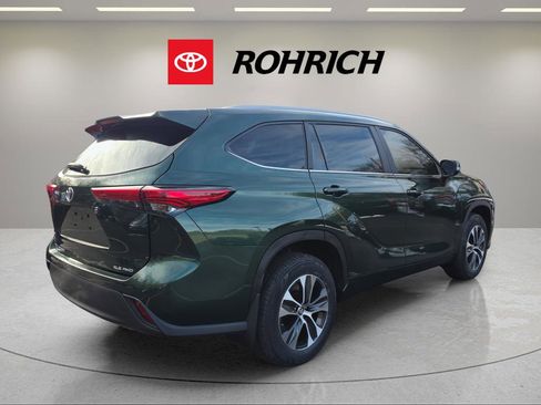 Used 2023 Toyota Highlander XLE image 5