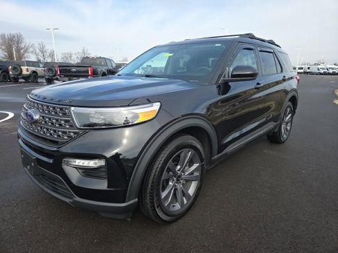 Used 2023 Ford Explorer XLT w/ Equipment Group 202A image 2