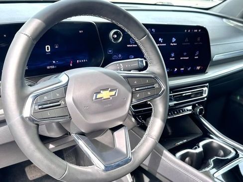 Used 2024 Chevrolet Traverse LT image 14