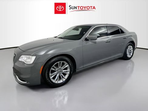 Used 2019 Chrysler 300 Touring L w/ Quick Order Package 22F image 9