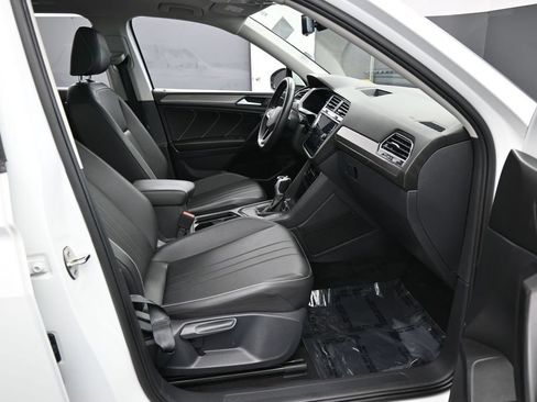 Used 2024 Volkswagen Tiguan SE FWD image 40