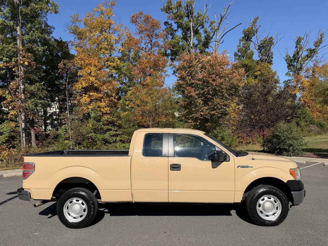 Used 2014 Ford F150 XL w/ Equipment Group 101A Mid AWD/4WD image 7
