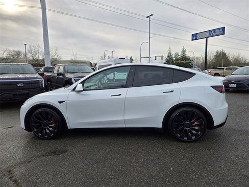Used 2023 Tesla Model Y Performance image 8