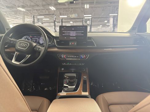 Used 2021 Audi Q5 e Premium Plus w/ Premium Plus Package AWD/4WD image 17