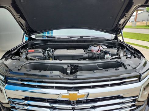 New 2026 Chevrolet Suburban Premier w/ Sun And Tow Package AWD/4WD image 24