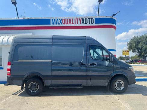 Used 2018 Mercedes-Benz Sprinter 2500 image 20