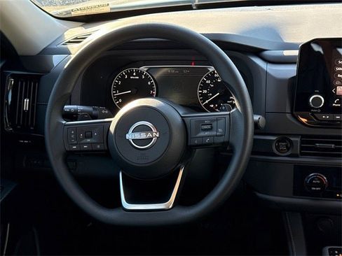 Certified 2025 Nissan Pathfinder S image 13