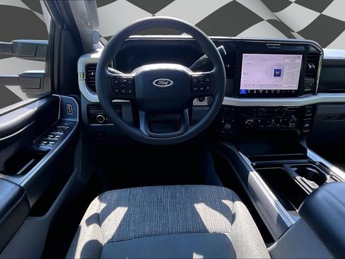 Used 2025 Ford F250 XLT w/ Black Appearance Package AWD/4WD image 5