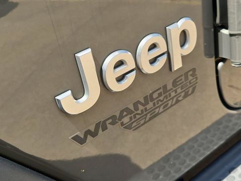 Used 2019 Jeep Wrangler Unlimited Sport S AWD/4WD image 29