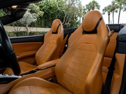 Used 2015 Ferrari California T RWD image 13